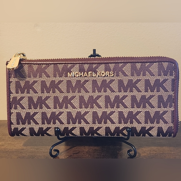 MICHAEL KORS WALLET - Picture 1 of 5
